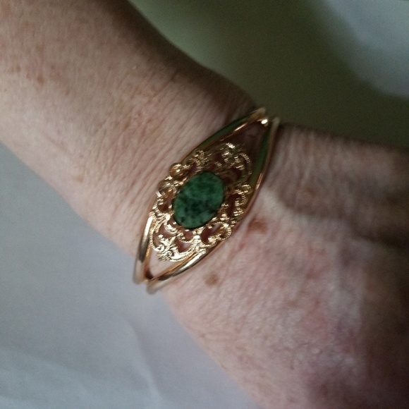Exqusite Vintage Chrysocolla Cuff - Picture 5 of 8